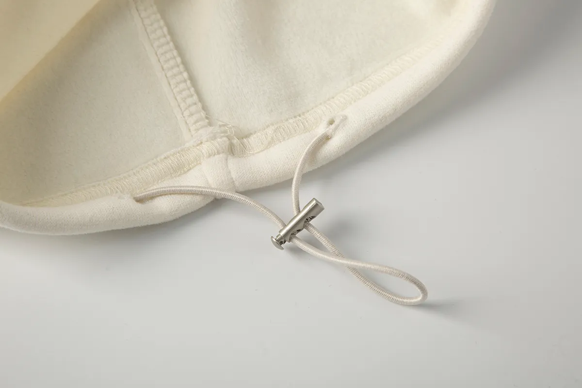 P230 White background picture [Fleet in winter] Style number: 25130# Color: black/navy blue/dark gray/light gray/white gray/beige/light khaki Size: S-XL - Ralph Lauren/Ralph Lauren 2025FW autumn and winter plus velvet contrasting waist design drawstring scimitar version lazy feeling loose couple sweatpants - brushed face velvet lining one piece for winter - custom dyed trouser cord hanging hardware The details are in place - loose fit, scimitar legs, loose upper body without looking too big - RL/lazy autumn and winter sweatpants, a pair of casual sweatpants that are very suitable for CleanFit. Loose fit scimitar fit trousers can be used as couple wear. It has a relaxed feel for daily wear. Contrasting color shakes to increase the overall sense of layering. The sense of drape is visible to the naked eye. The design of the trouser legs can be closed, which can also be very warm and versatile in winter.